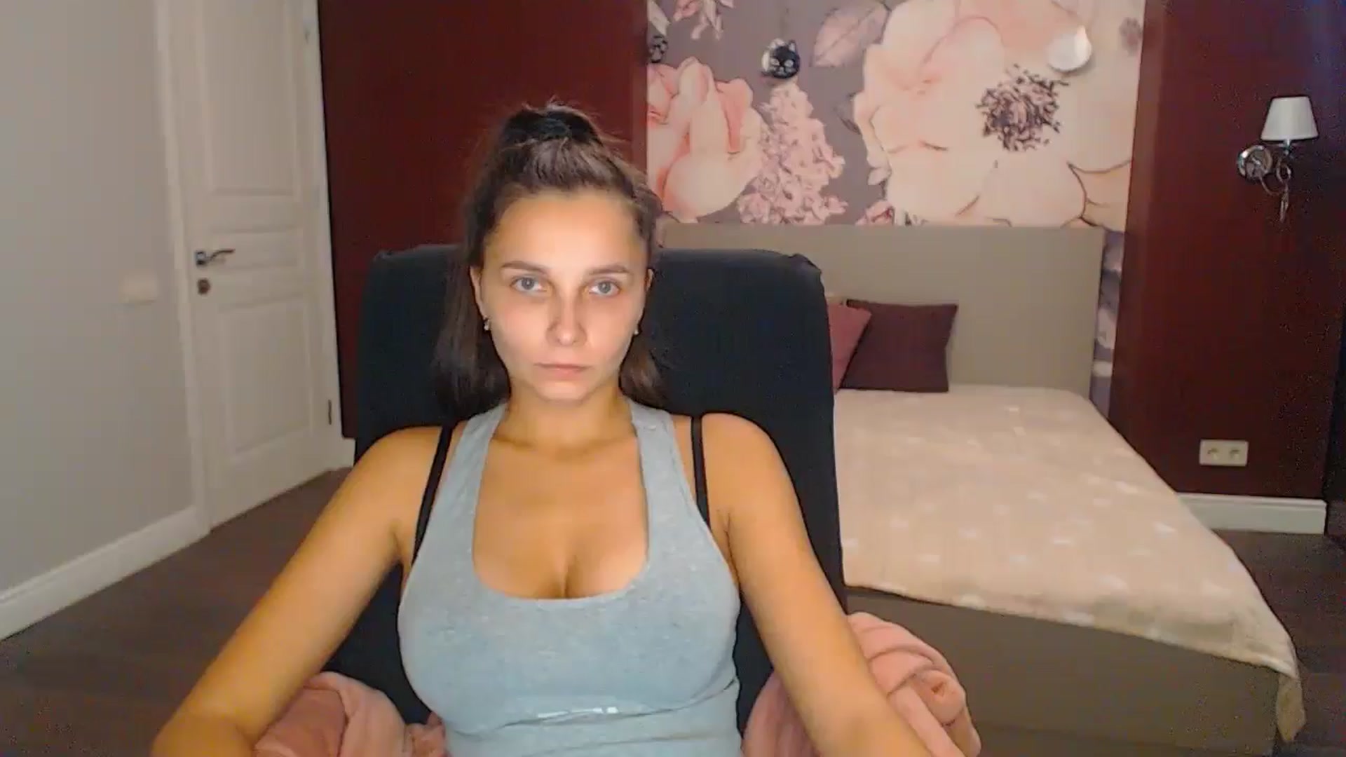 Gallery image thumbnail from Karina_Mils's myfreecams stream on, 10/31/2024, 12:18 image 5 of 20