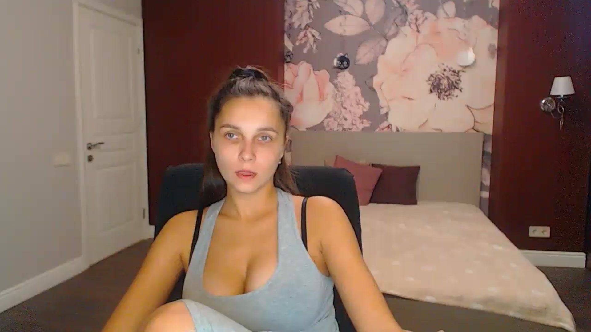 Gallery image thumbnail from Karina_Mils's myfreecams stream on, 10/31/2024, 12:18 image 12 of 20