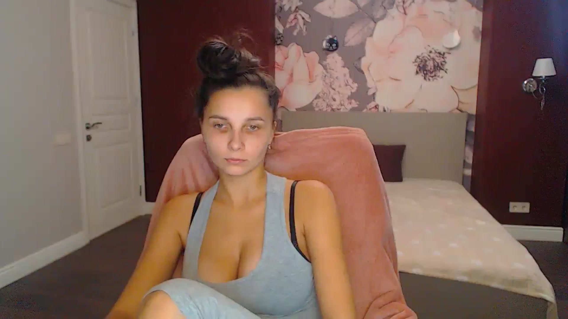 Gallery image thumbnail from Karina_Mils's myfreecams stream on, 10/31/2024, 12:50 image 19 of 20