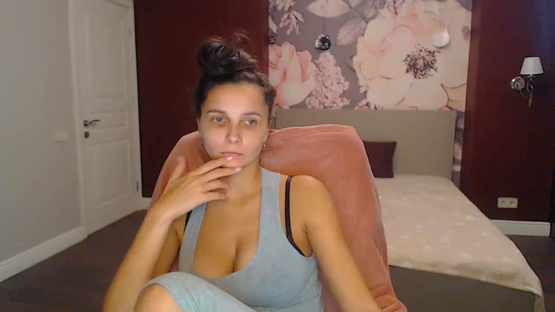 Gallery image thumbnail from Karina_Mils's myfreecams stream on, 10/31/2024, 12:50 image 16 of 20