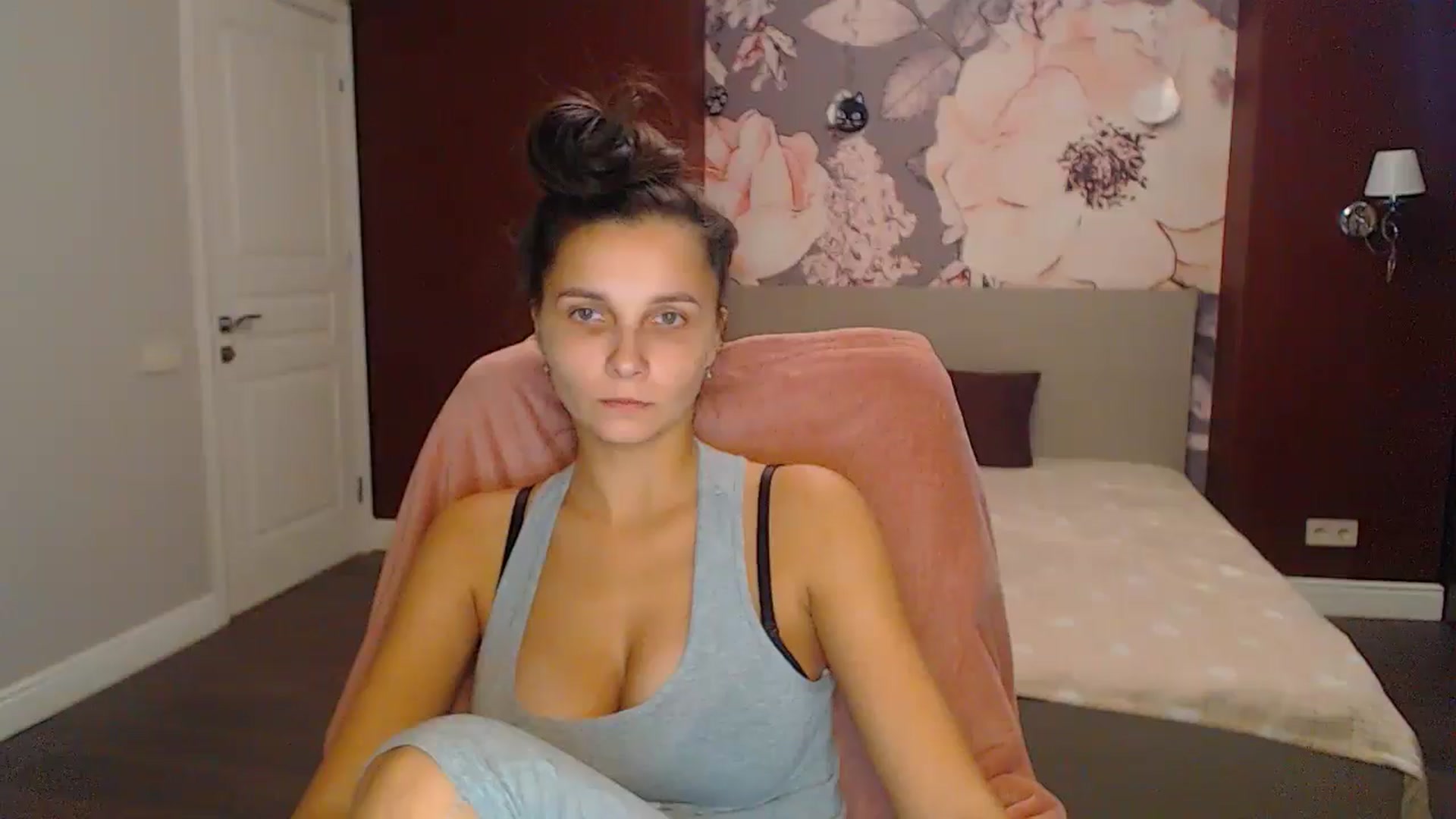 Gallery image thumbnail from Karina_Mils's myfreecams stream on, 10/31/2024, 12:50 image 10 of 20