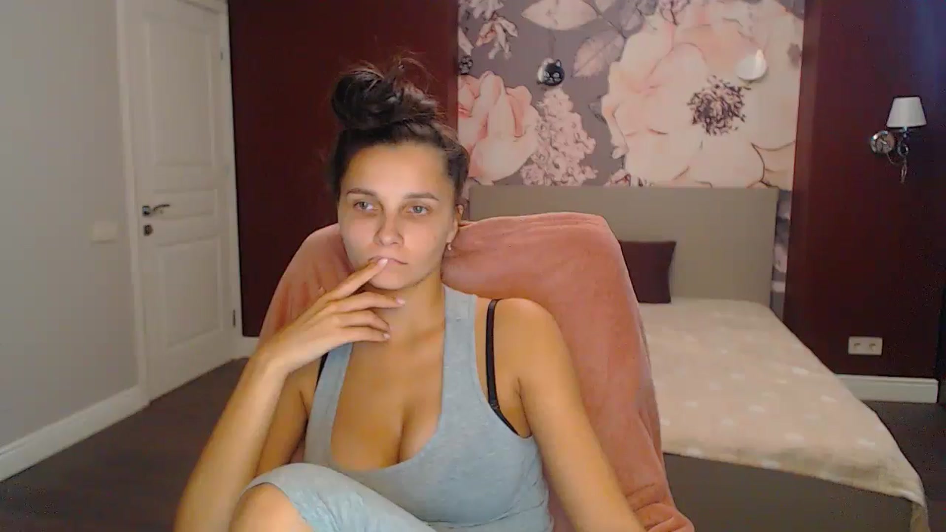 Gallery image thumbnail from Karina_Mils's myfreecams stream on, 10/31/2024, 12:50 image 17 of 20