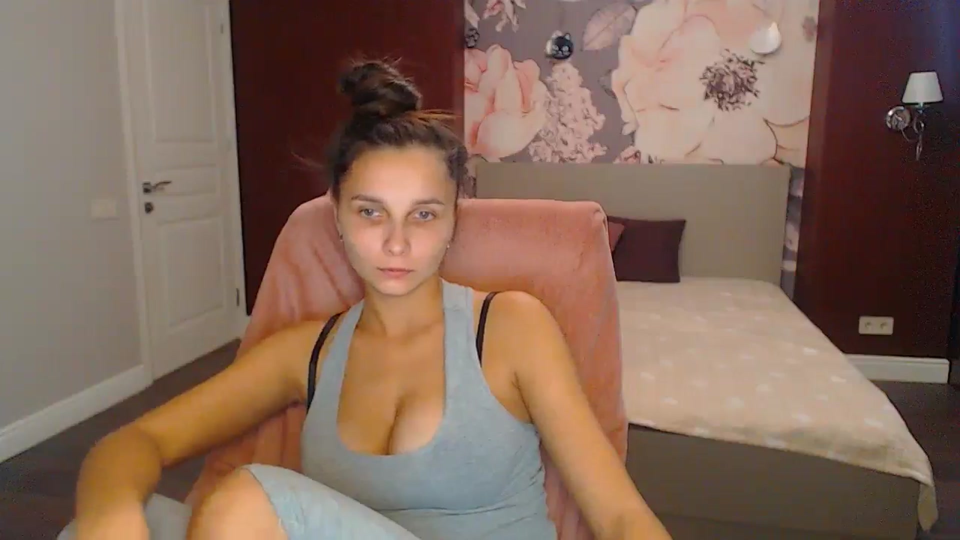 Gallery image thumbnail from Karina_Mils's myfreecams stream on, 10/31/2024, 13:30 image 12 of 20