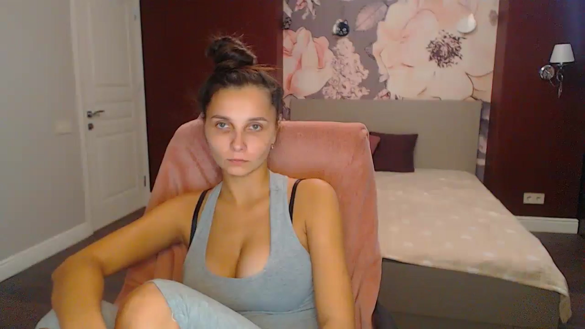 Gallery image thumbnail from Karina_Mils's myfreecams stream on, 10/31/2024, 13:30 image 8 of 20