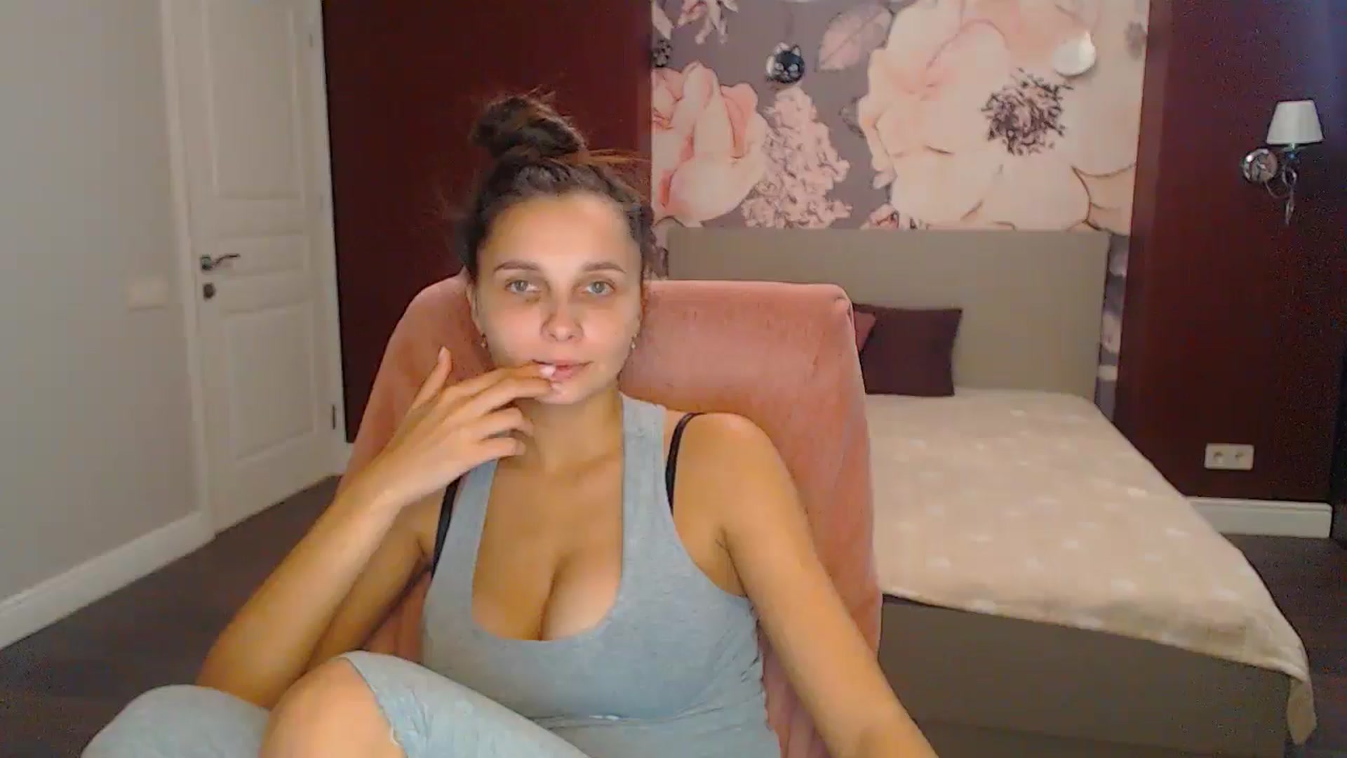 Gallery image thumbnail from Karina_Mils's myfreecams stream on, 10/31/2024, 13:30 image 18 of 20