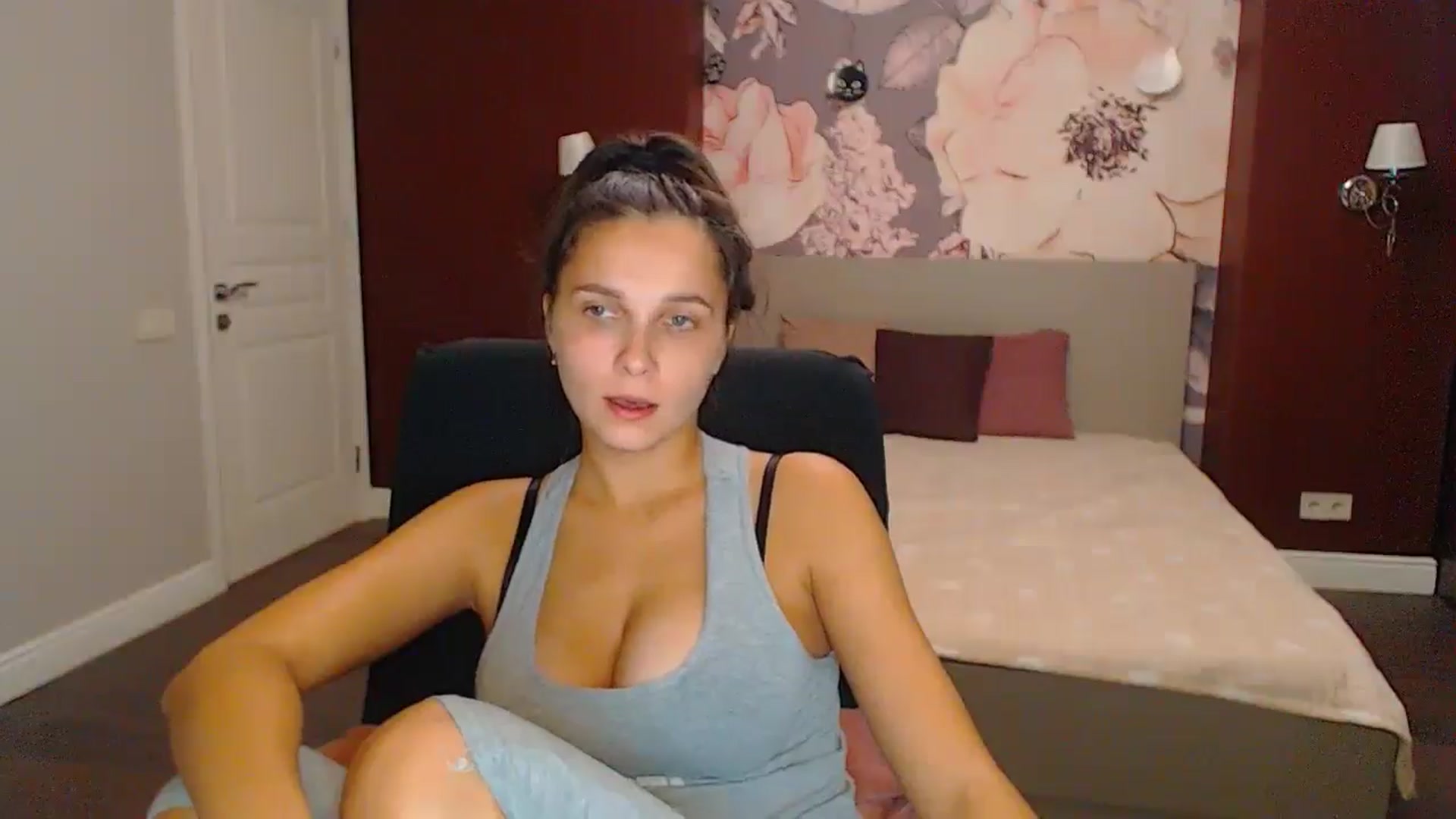 Gallery image thumbnail from Karina_Mils's myfreecams stream on, 11/01/2024, 14:22 image 17 of 20