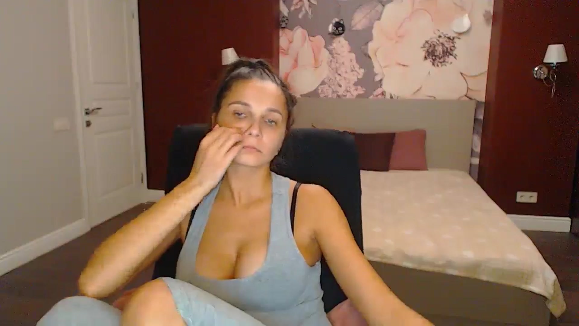 Gallery image thumbnail from Karina_Mils's myfreecams stream on, 11/01/2024, 17:38 image 14 of 20