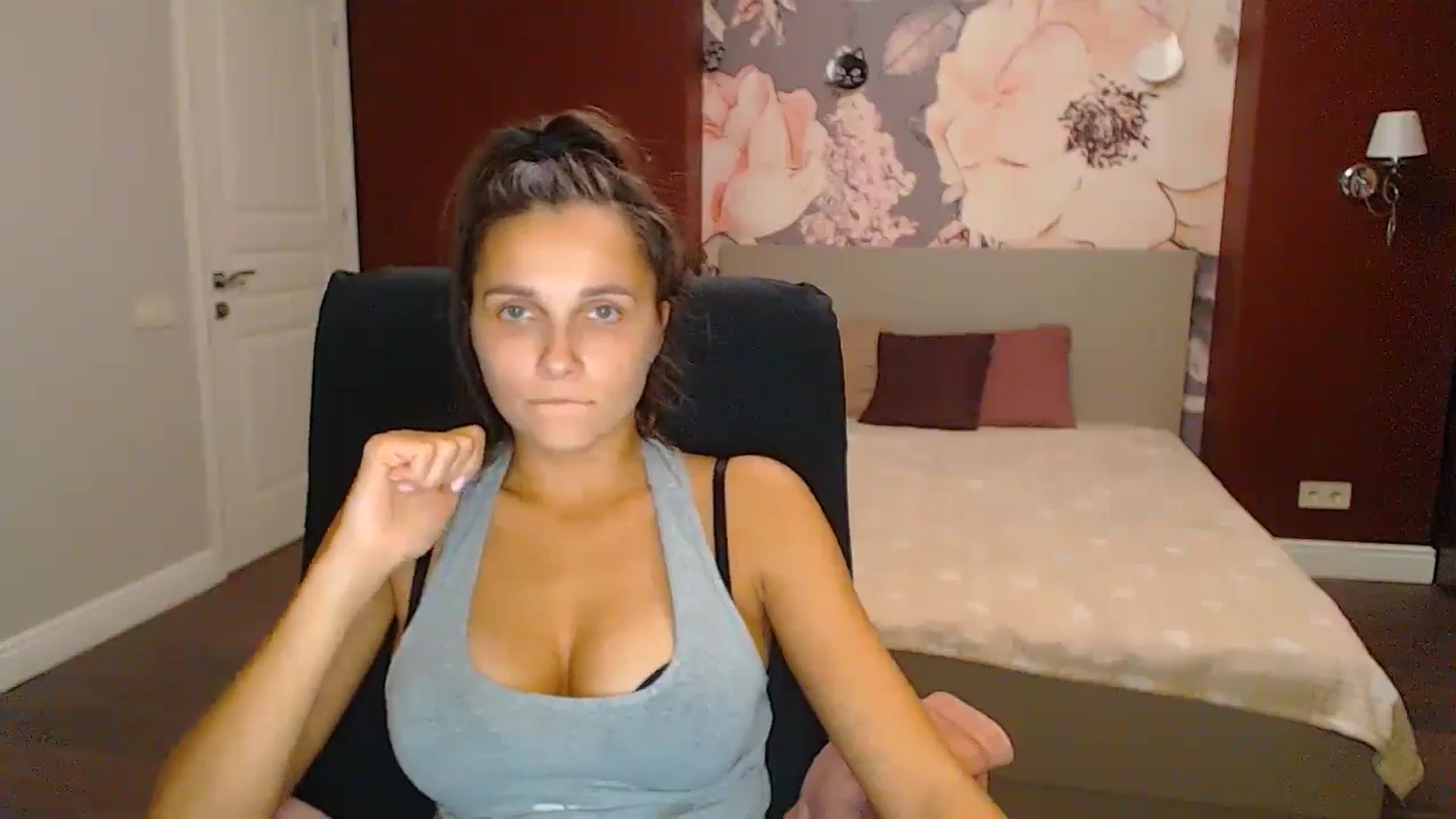 Gallery image thumbnail from Karina_Mils's myfreecams stream on, 11/01/2024, 17:38 image 15 of 20