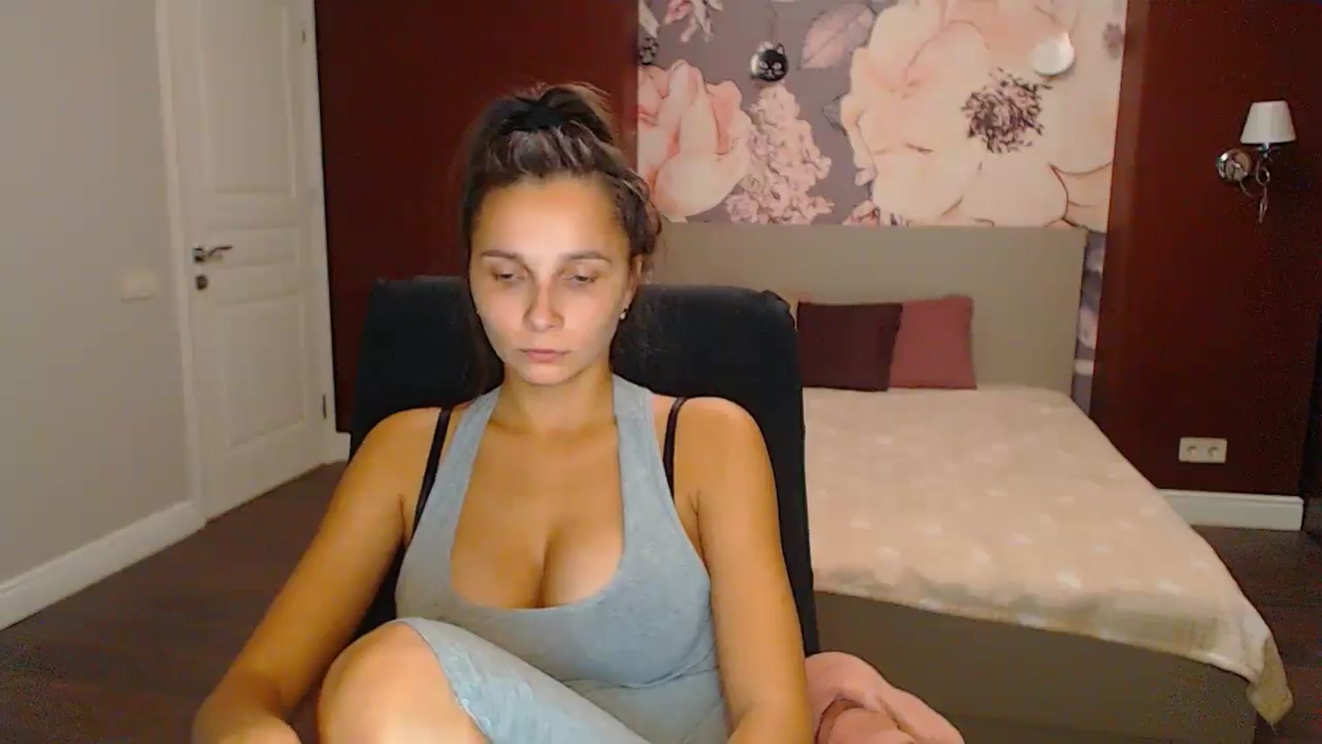 Gallery image thumbnail from Karina_Mils's myfreecams stream on, 11/01/2024, 17:38 image 9 of 20
