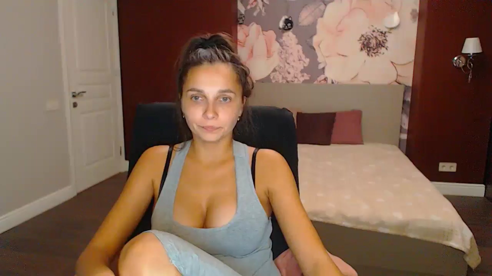 Gallery image thumbnail from Karina_Mils's myfreecams stream on, 11/01/2024, 17:38 image 8 of 20