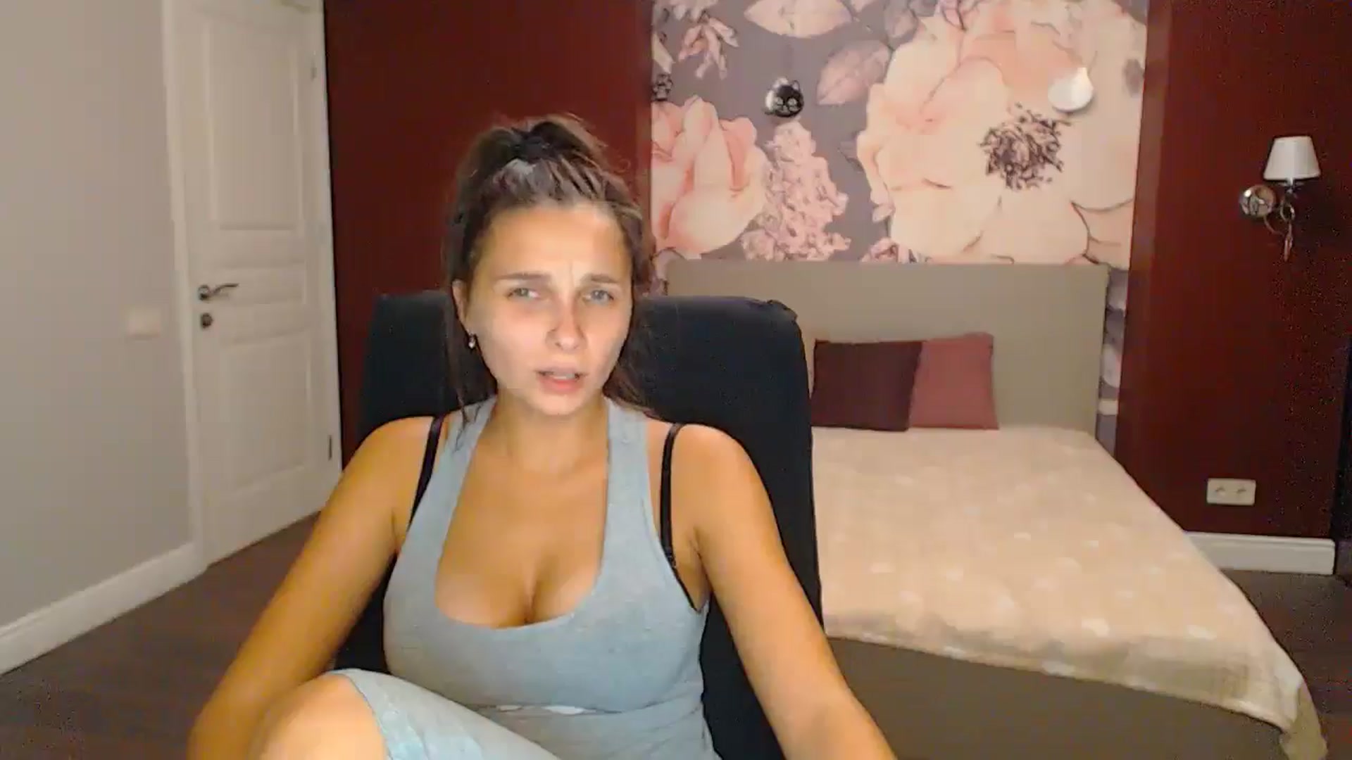Gallery image thumbnail from Karina_Mils's myfreecams stream on, 11/01/2024, 17:38 image 19 of 20