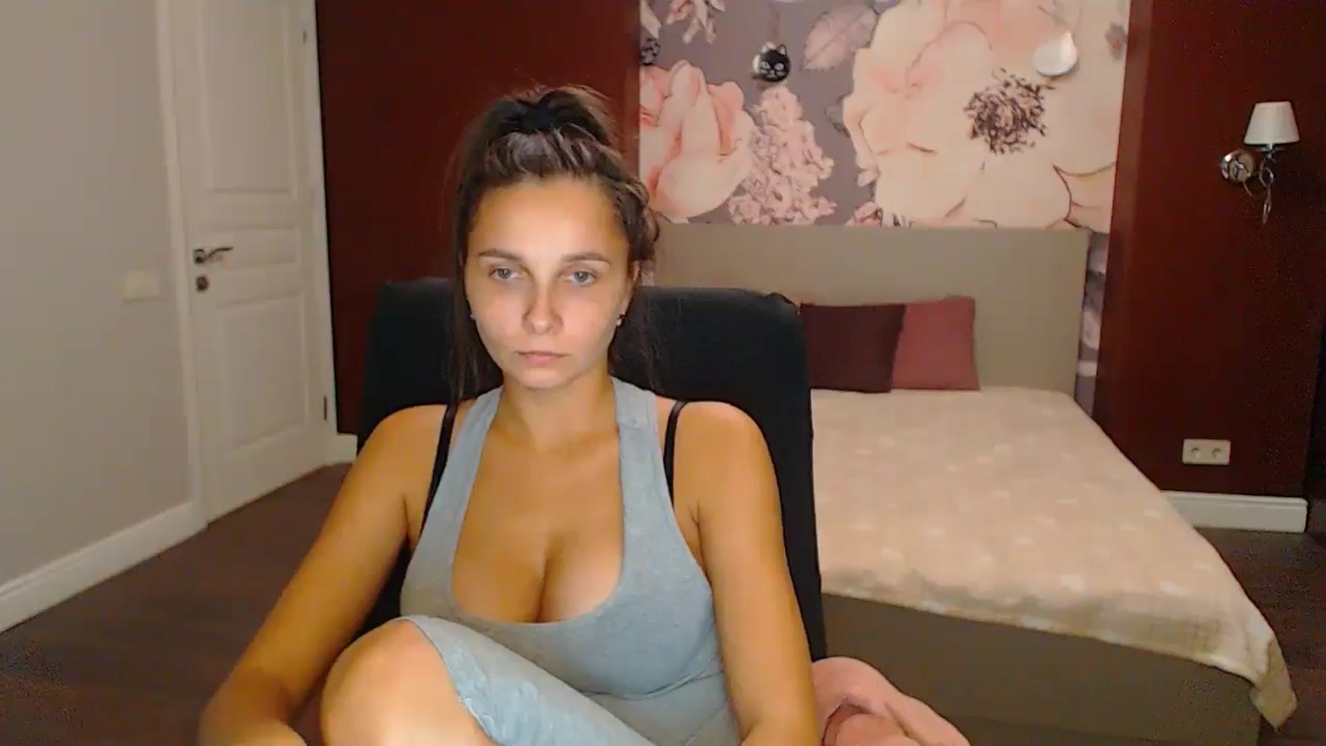 Gallery image thumbnail from Karina_Mils's myfreecams stream on, 11/01/2024, 17:38 image 6 of 20