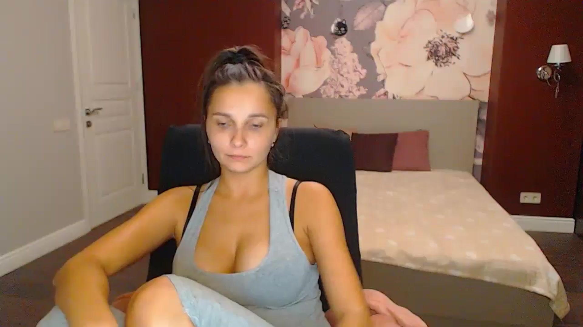 Gallery image thumbnail from Karina_Mils's myfreecams stream on, 11/01/2024, 17:38 image 10 of 20