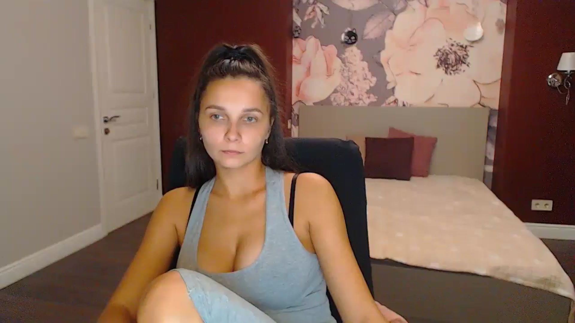 Gallery image thumbnail from Karina_Mils's myfreecams stream on, 11/02/2024, 16:31 image 4 of 20
