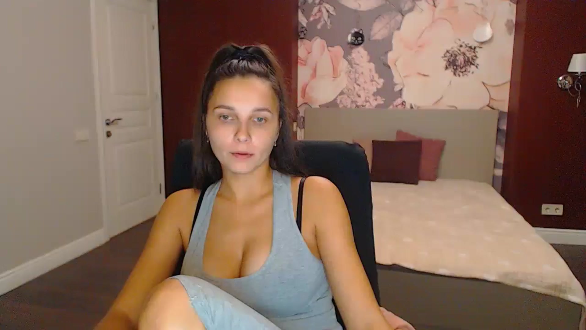 Gallery image thumbnail from Karina_Mils's myfreecams stream on, 11/02/2024, 16:31 image 1 of 20