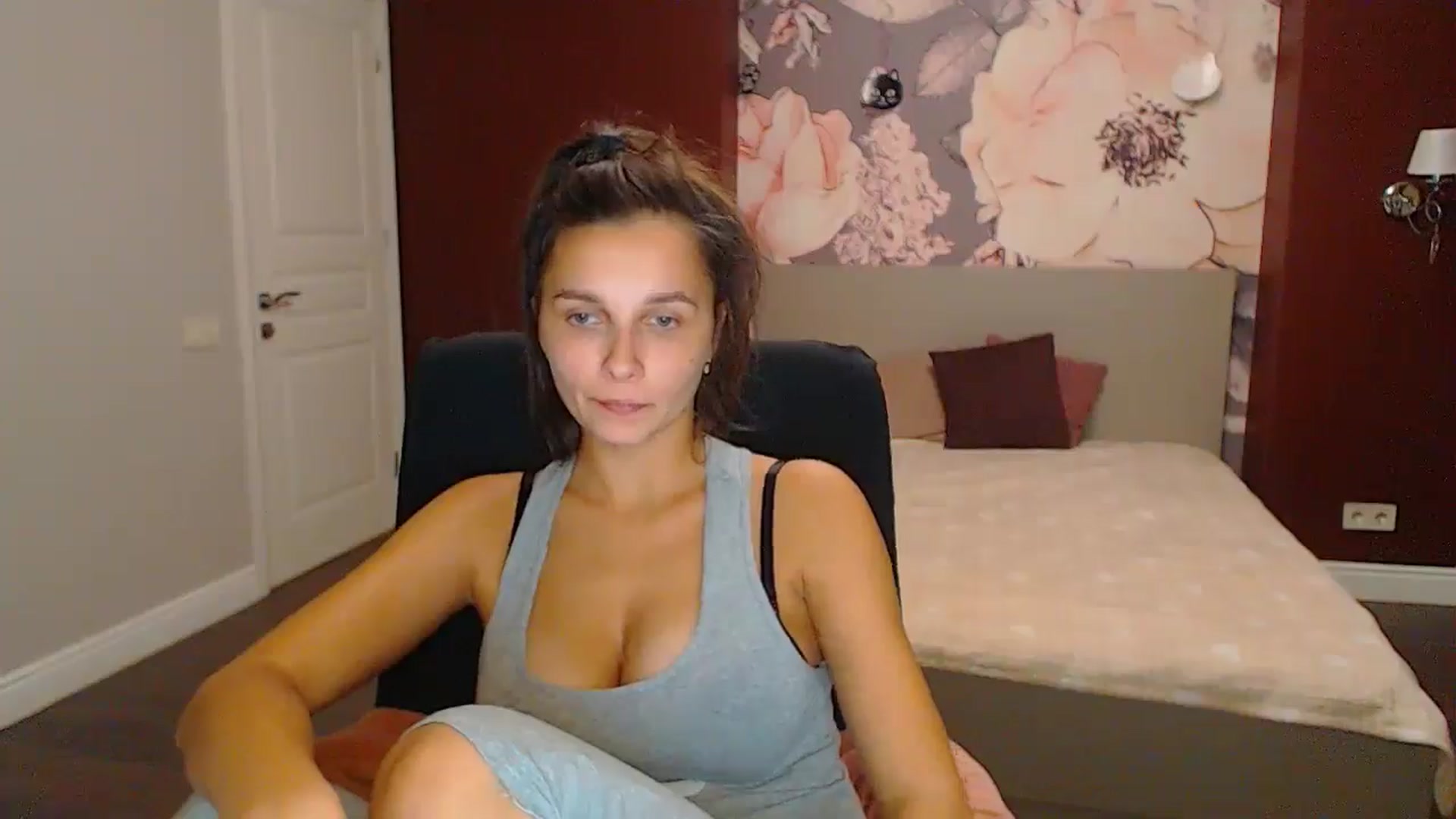Gallery image thumbnail from Karina_Mils's myfreecams stream on, 11/03/2024, 16:22 image 13 of 20