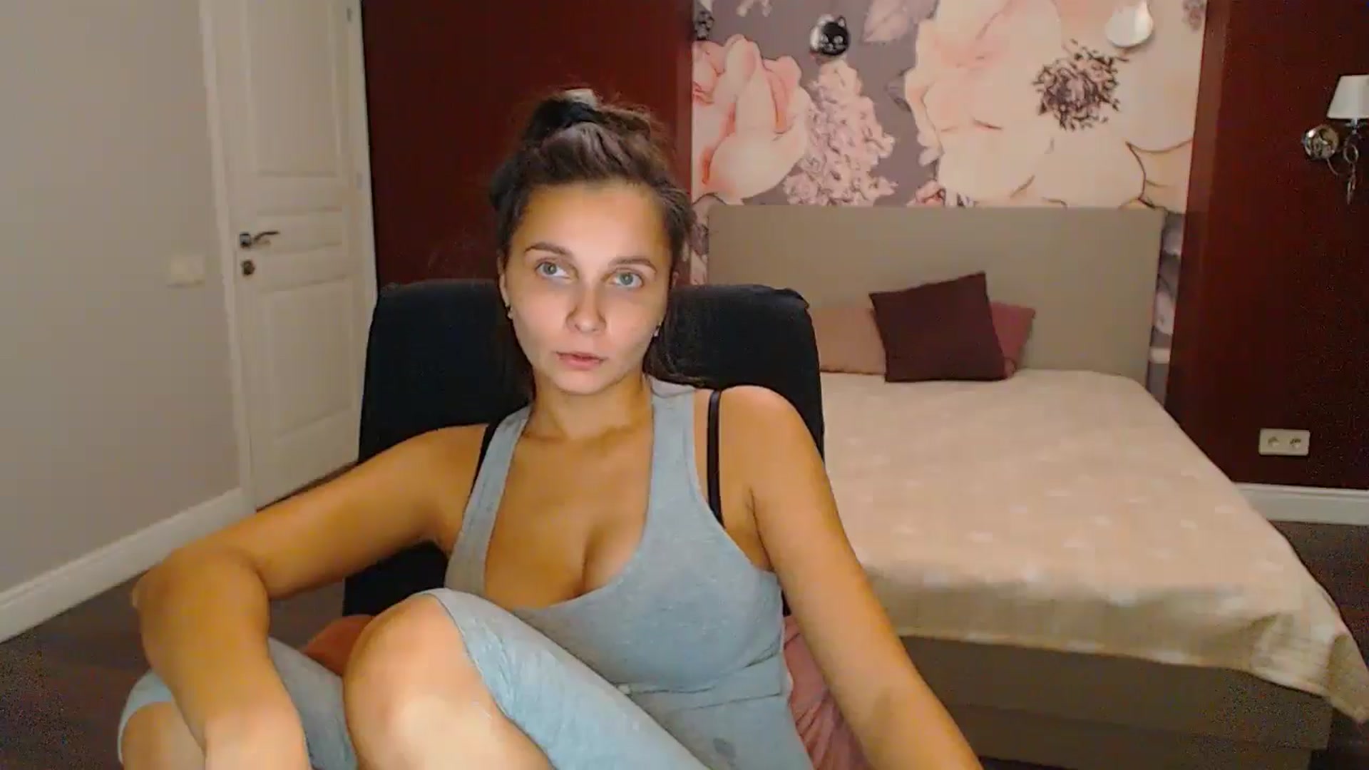 Gallery image thumbnail from Karina_Mils's myfreecams stream on, 11/03/2024, 17:18 image 4 of 20