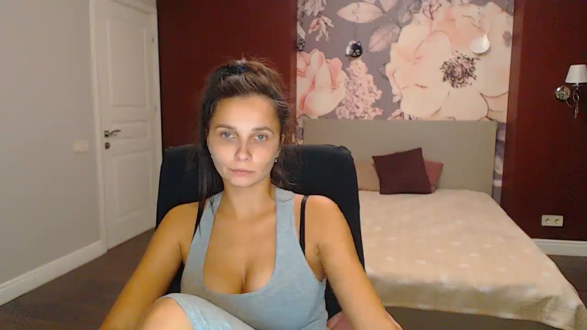 Gallery image thumbnail from Karina_Mils's myfreecams stream on, 11/03/2024, 17:18 image 18 of 20