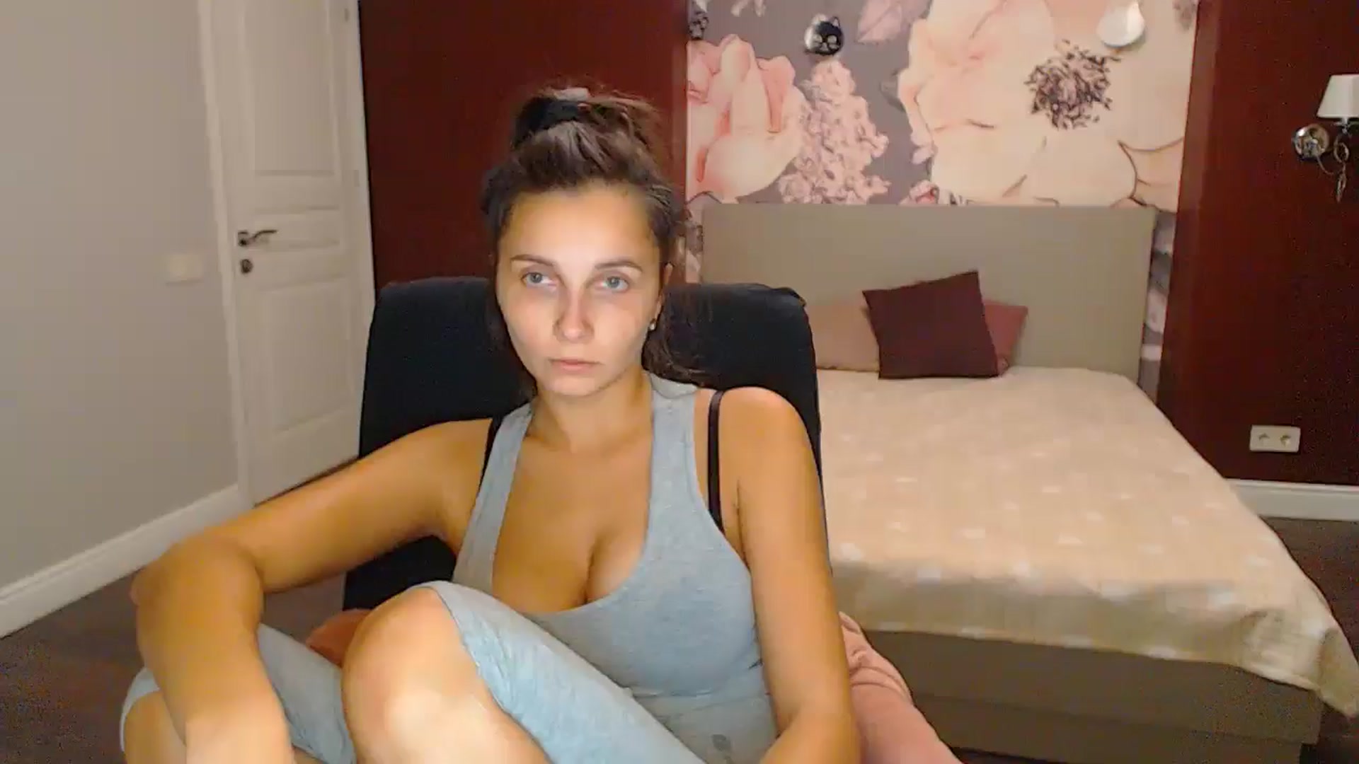 Gallery image thumbnail from Karina_Mils's myfreecams stream on, 11/03/2024, 17:18 image 1 of 20