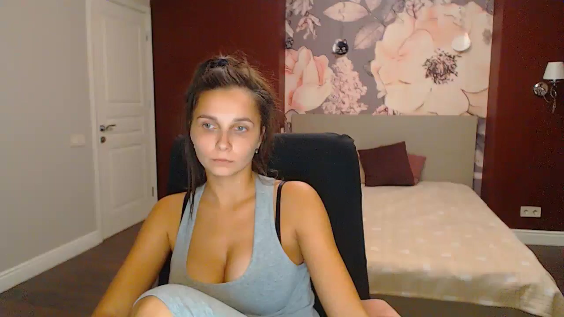Gallery image thumbnail from Karina_Mils's myfreecams stream on, 11/03/2024, 18:15 image 3 of 20