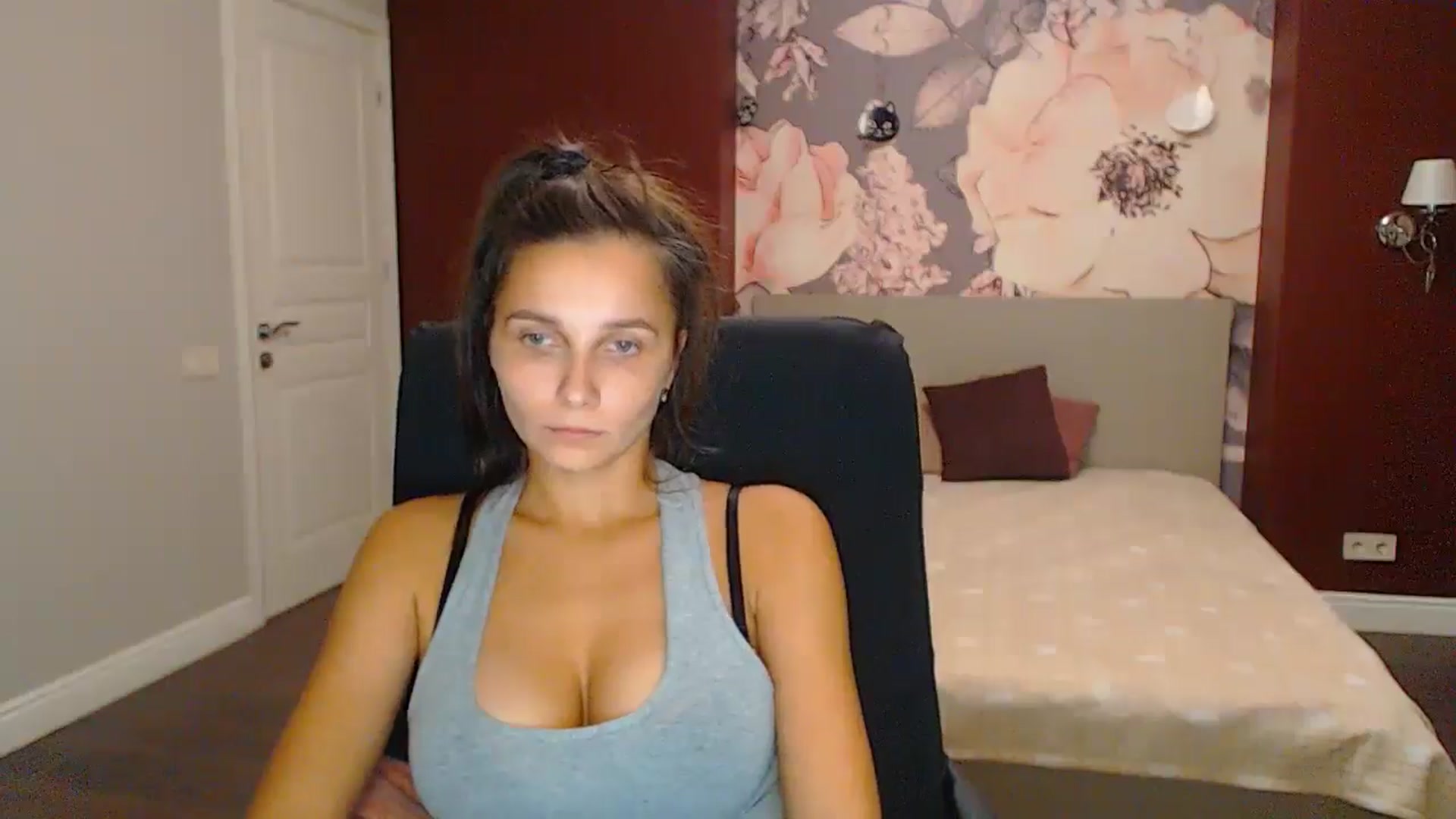 Gallery image thumbnail from Karina_Mils's myfreecams stream on, 11/03/2024, 18:15 image 14 of 20