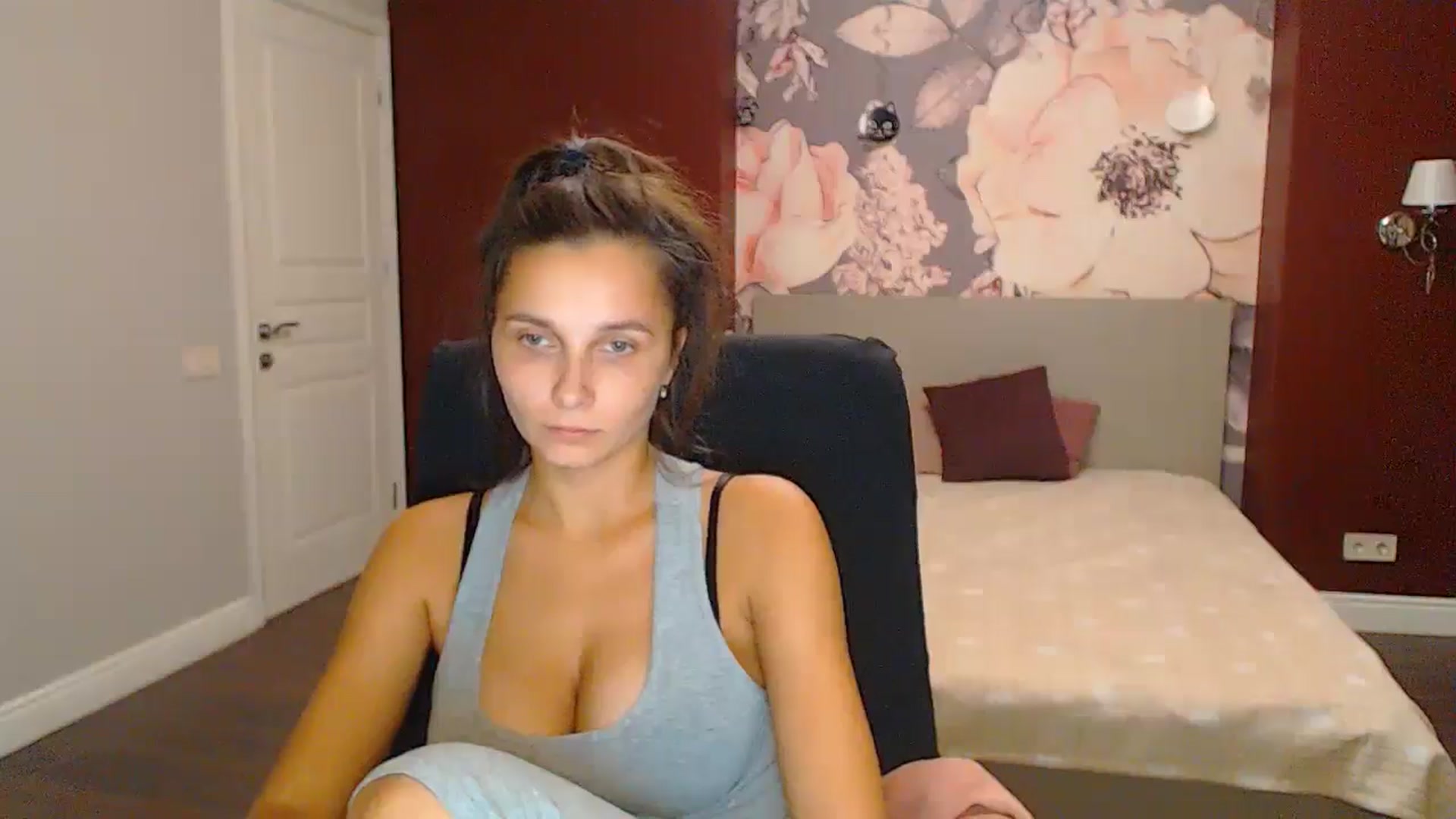 Gallery image thumbnail from Karina_Mils's myfreecams stream on, 11/03/2024, 18:15 image 7 of 20