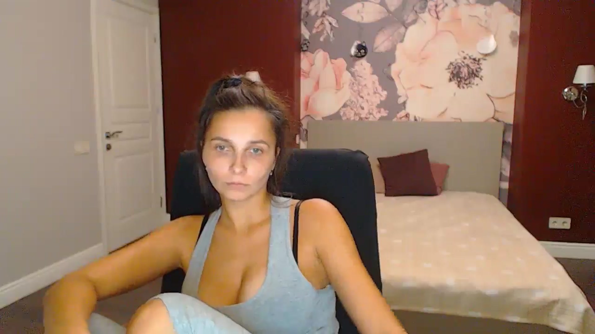 Gallery image thumbnail from Karina_Mils's myfreecams stream on, 11/03/2024, 18:15 image 12 of 20