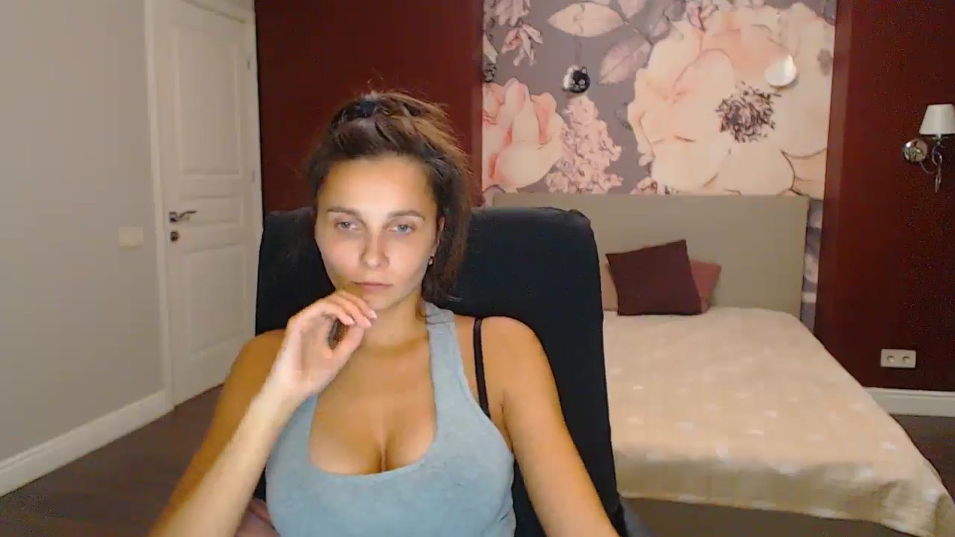 Gallery image thumbnail from Karina_Mils's myfreecams stream on, 11/03/2024, 18:15 image 16 of 20