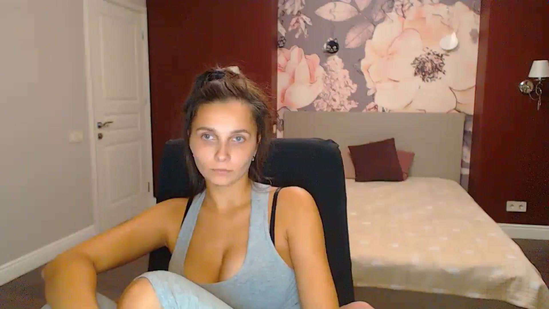 Gallery image thumbnail from Karina_Mils's myfreecams stream on, 11/03/2024, 18:15 image 10 of 20