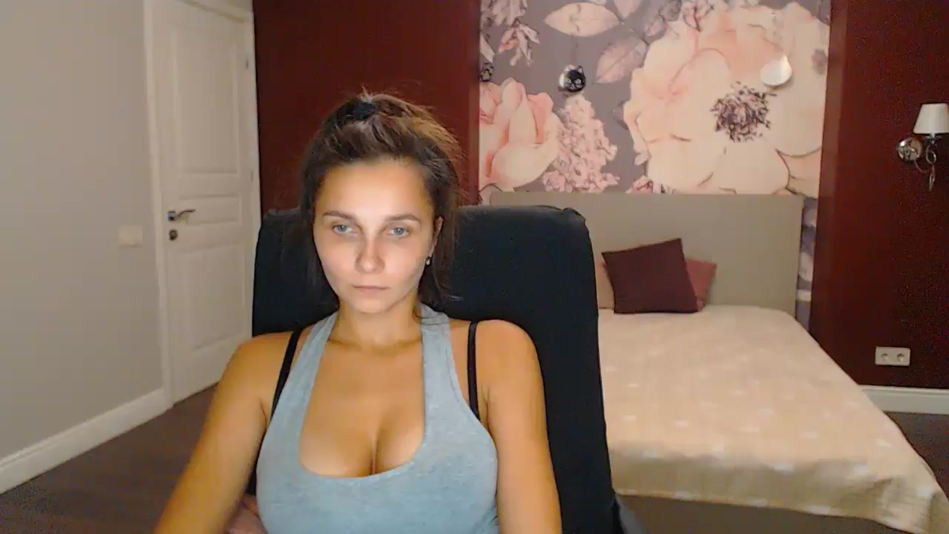 Gallery image thumbnail from Karina_Mils's myfreecams stream on, 11/03/2024, 18:15 image 18 of 20