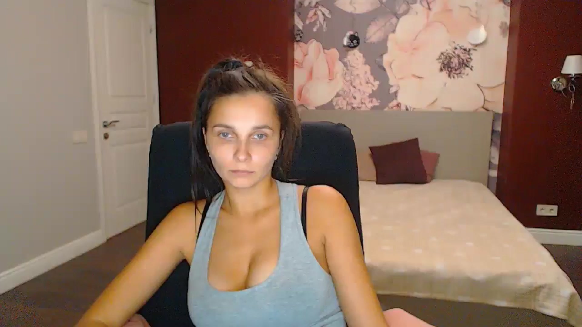 Gallery image thumbnail from Karina_Mils's myfreecams stream on, 11/03/2024, 18:43 image 16 of 20