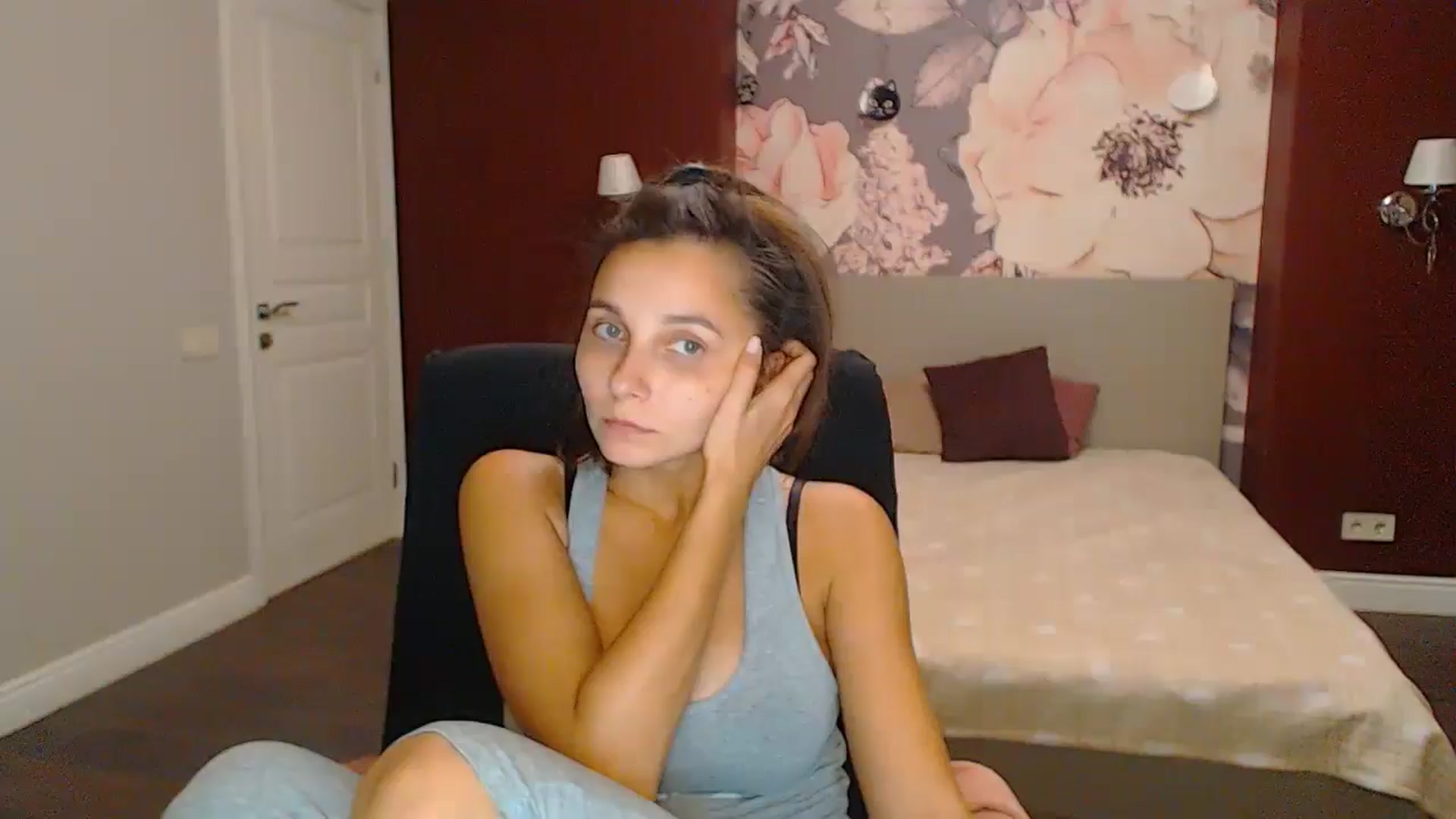 Gallery image thumbnail from Karina_Mils's myfreecams stream on, 11/03/2024, 18:43 image 10 of 20