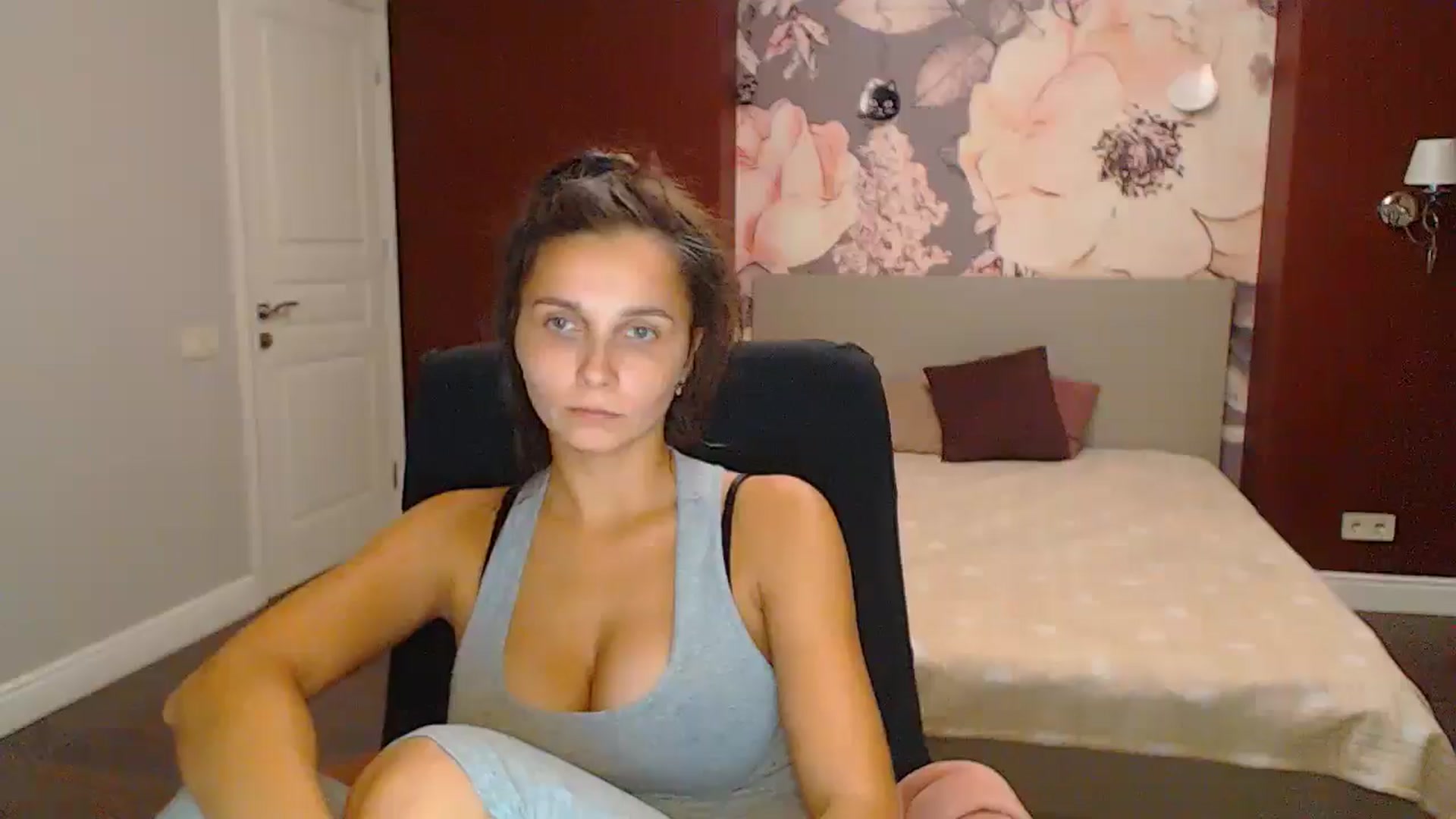 Gallery image thumbnail from Karina_Mils's myfreecams stream on, 11/03/2024, 18:43 image 14 of 20