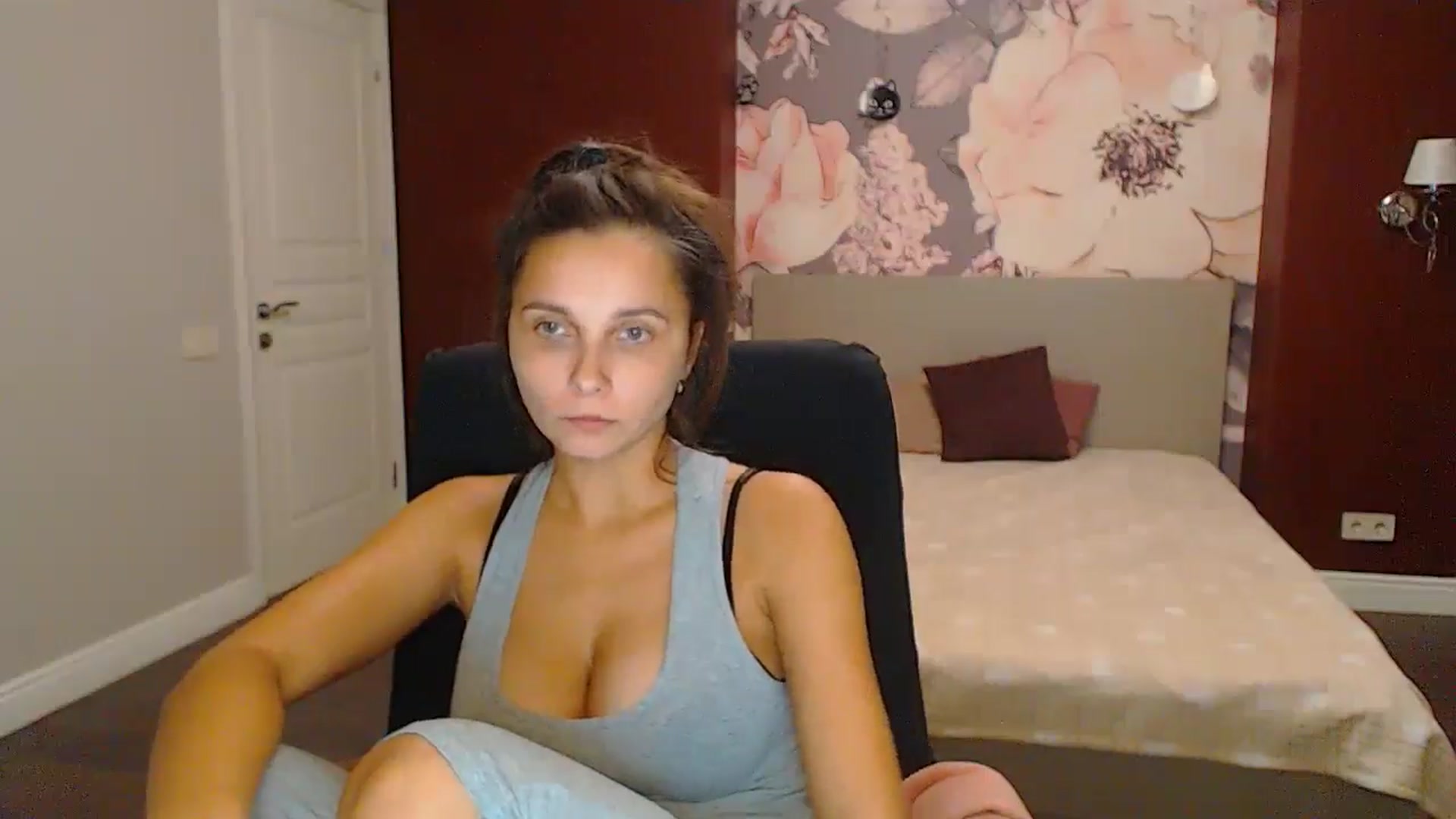 Gallery image thumbnail from Karina_Mils's myfreecams stream on, 11/03/2024, 18:43 image 3 of 20