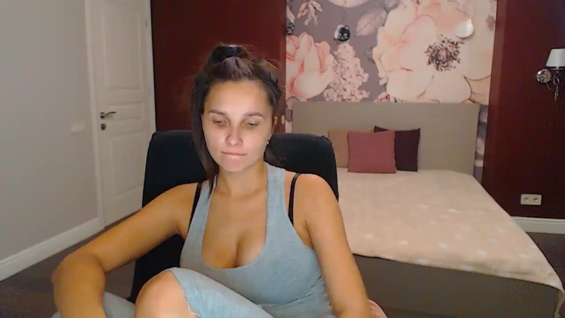 Gallery image thumbnail from Karina_Mils's myfreecams stream on, 11/04/2024, 12:05 image 18 of 20