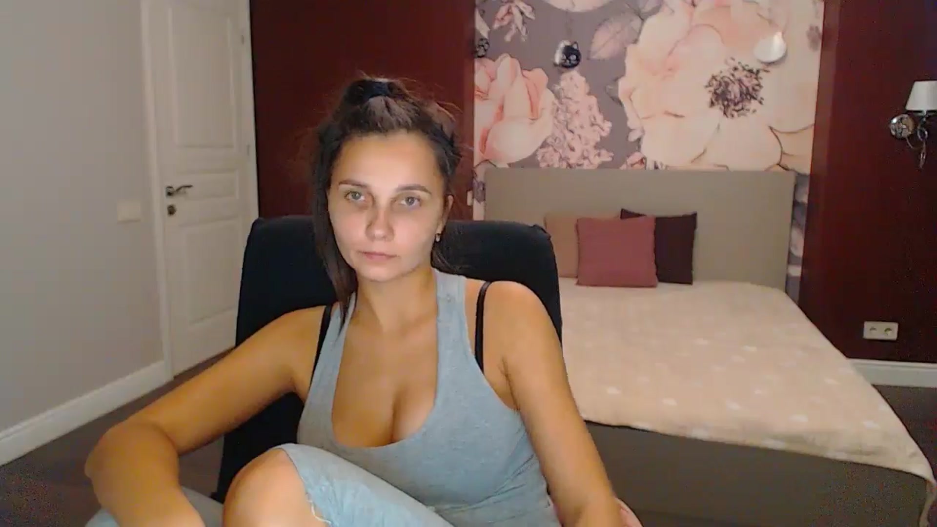 Gallery image thumbnail from Karina_Mils's myfreecams stream on, 11/04/2024, 12:05 image 19 of 20