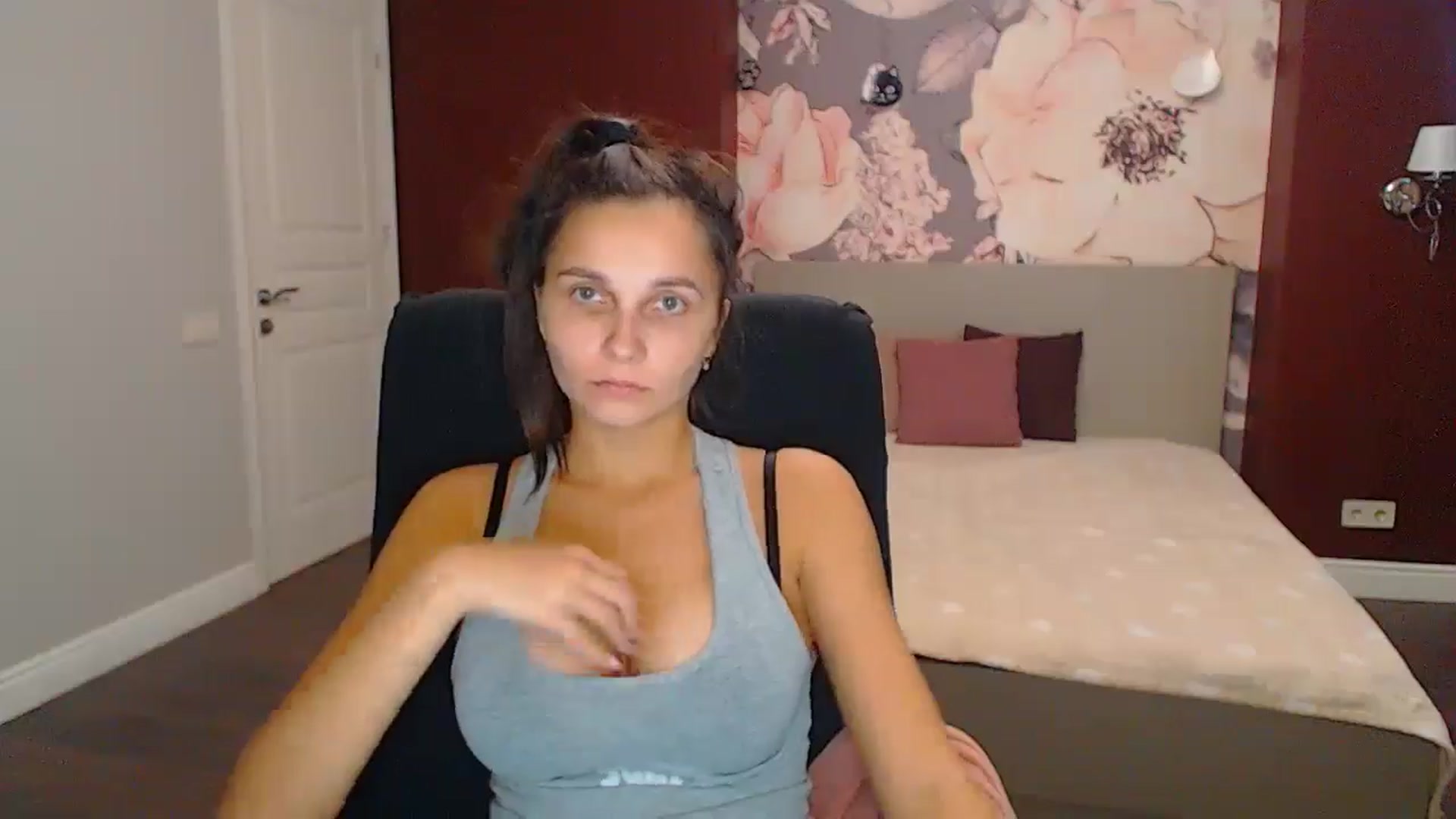 Gallery image thumbnail from Karina_Mils's myfreecams stream on, 11/04/2024, 12:05 image 15 of 20