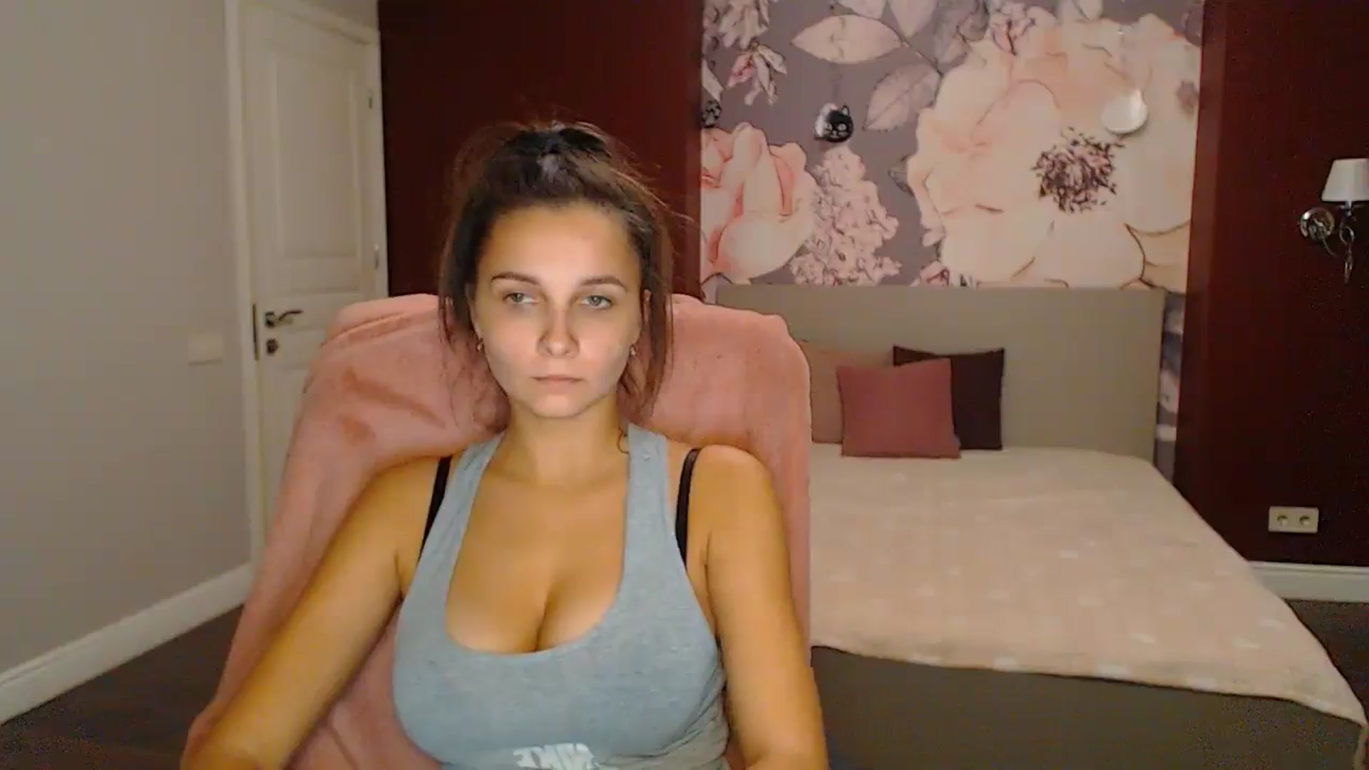 Gallery image thumbnail from Karina_Mils's myfreecams stream on, 11/08/2024, 14:51 image 16 of 20
