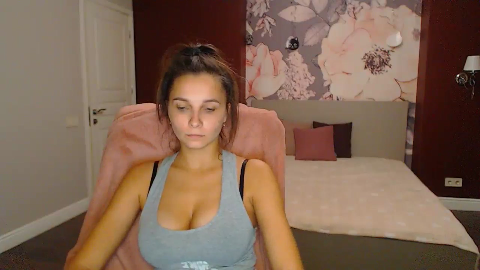 Gallery image thumbnail from Karina_Mils's myfreecams stream on, 11/08/2024, 14:51 image 17 of 20