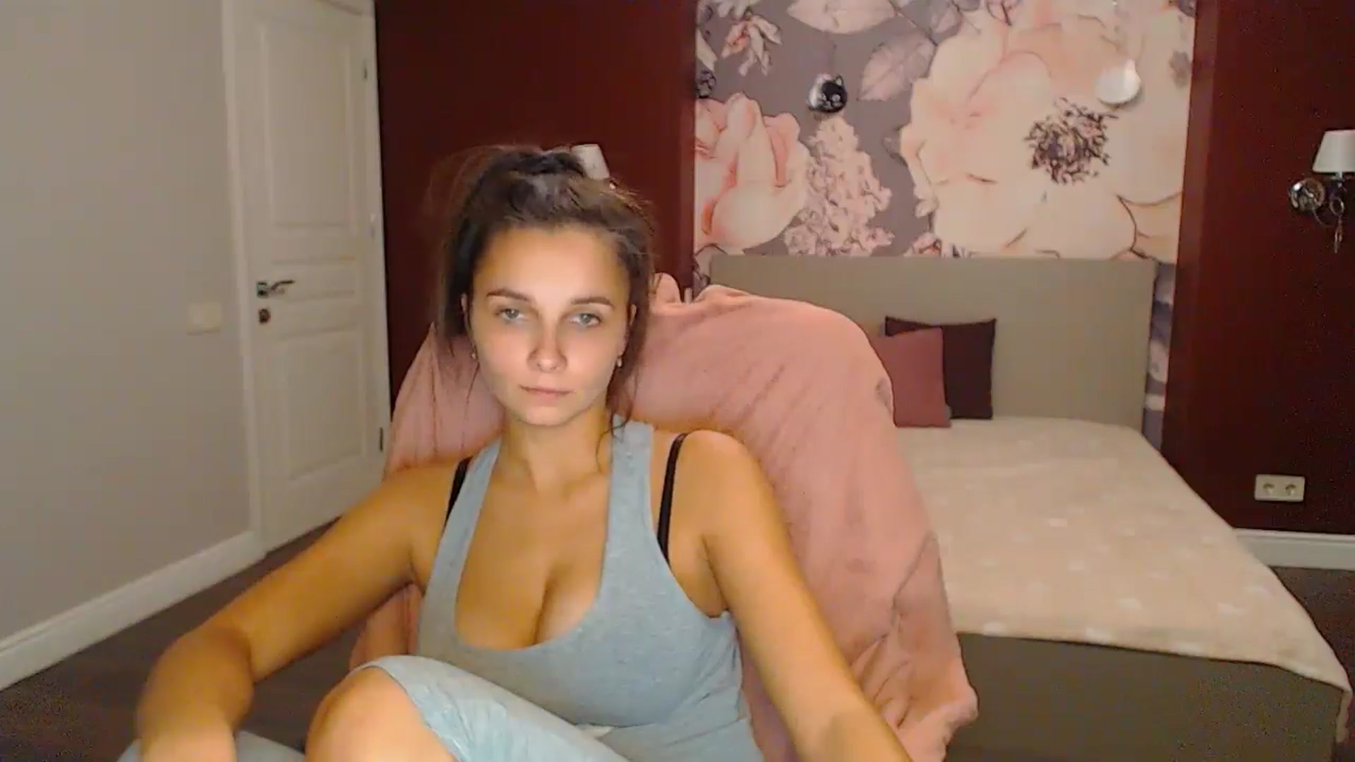 Gallery image thumbnail from Karina_Mils's myfreecams stream on, 11/08/2024, 15:52 image 13 of 20