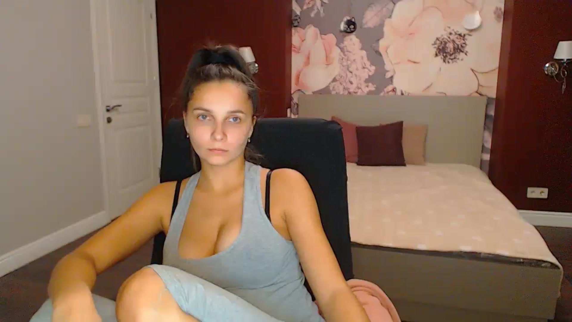 Gallery image thumbnail from Karina_Mils's myfreecams stream on, 11/09/2024, 16:59 image 17 of 20