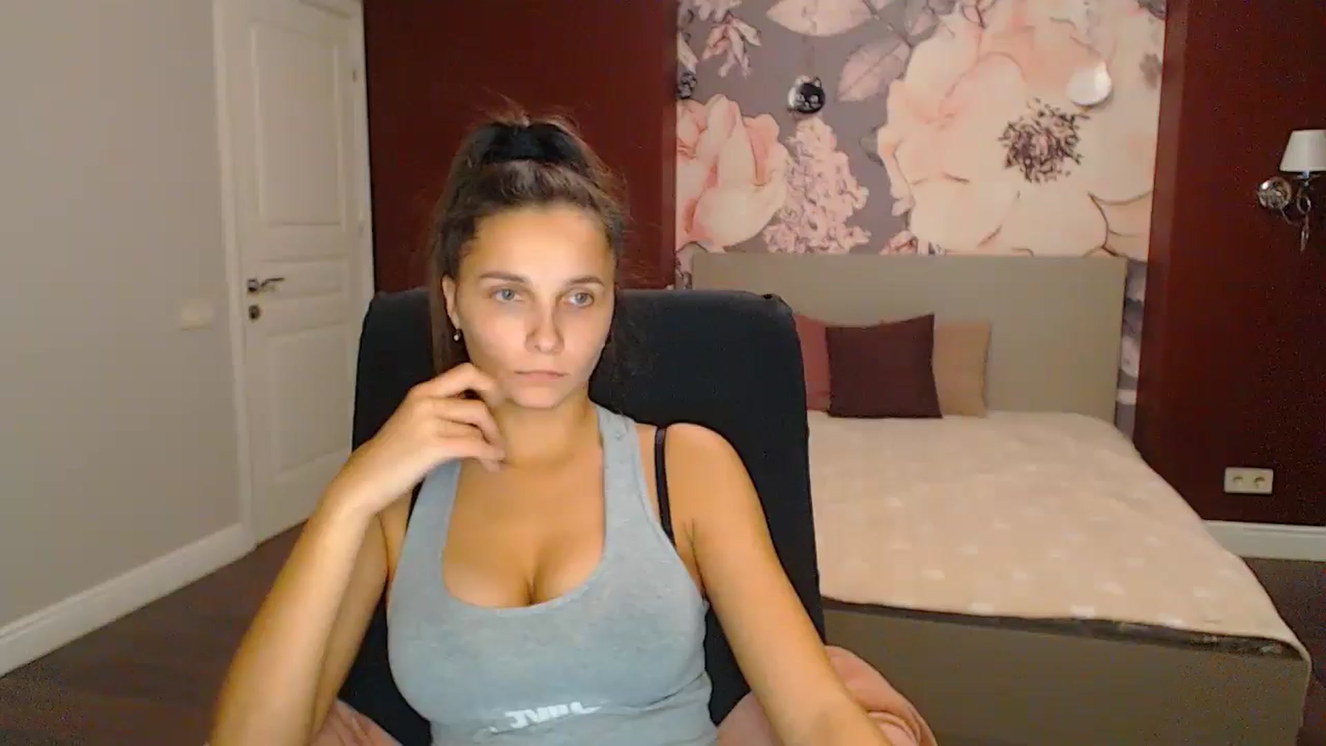 Gallery image thumbnail from Karina_Mils's myfreecams stream on, 11/09/2024, 18:31 image 16 of 20