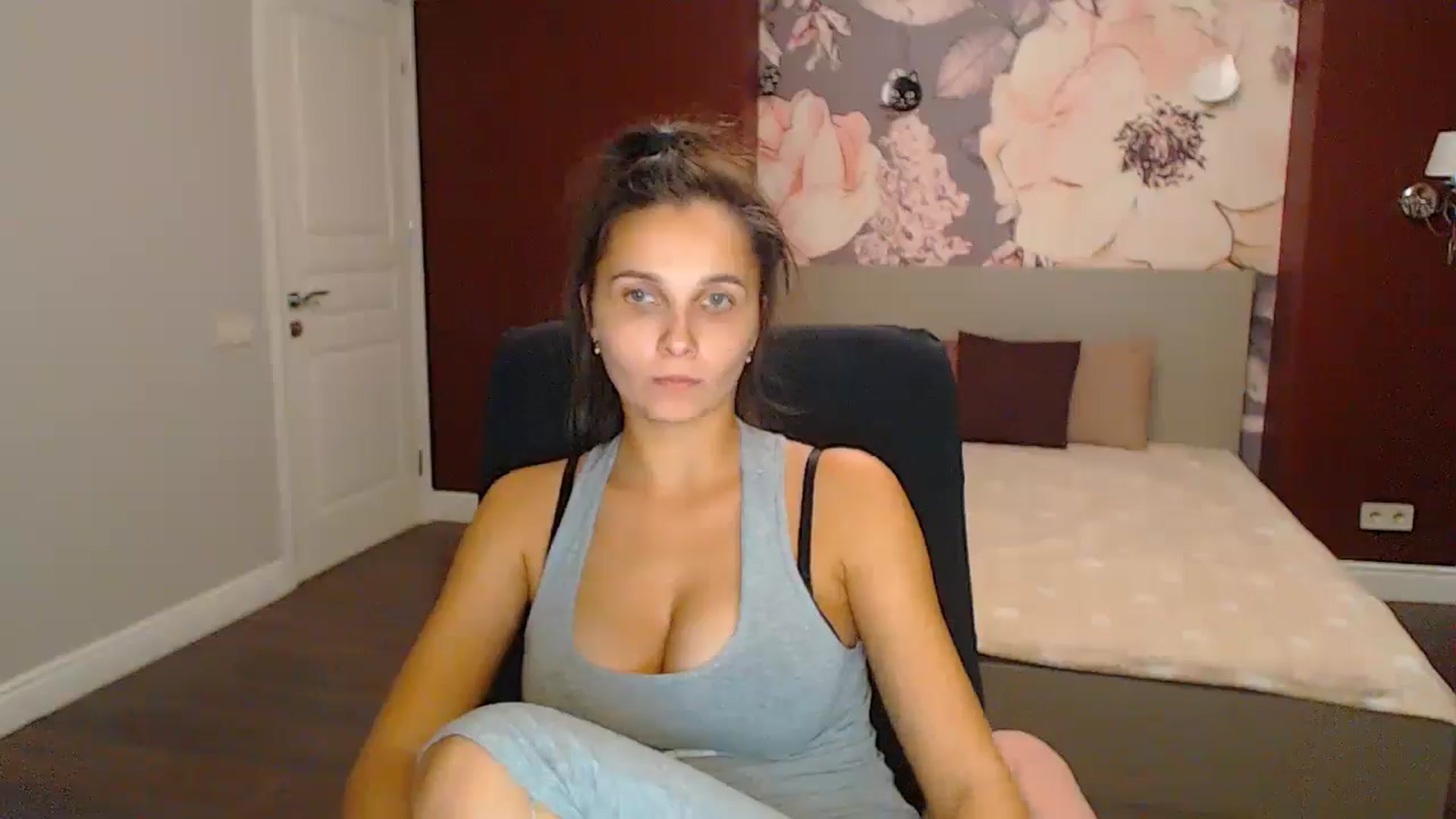 Gallery image thumbnail from Karina_Mils's myfreecams stream on, 11/10/2024, 18:28 image 20 of 20