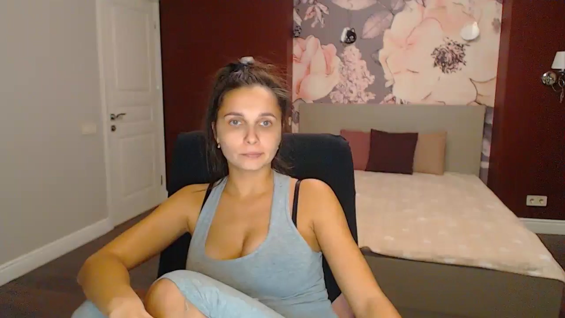 Gallery image thumbnail from Karina_Mils's myfreecams stream on, 11/10/2024, 18:28 image 4 of 20
