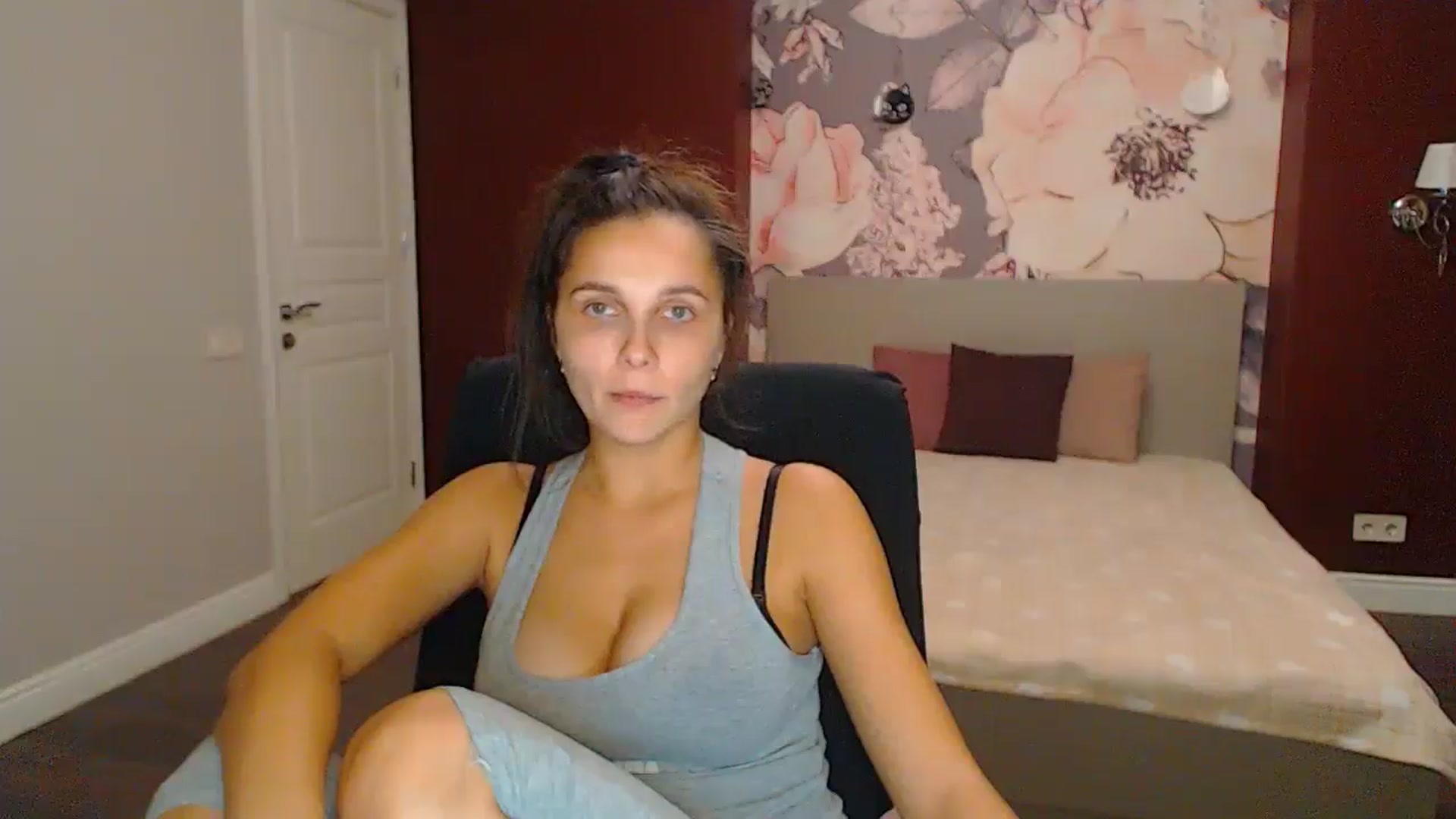 Gallery image thumbnail from Karina_Mils's myfreecams stream on, 11/10/2024, 19:21 image 12 of 20