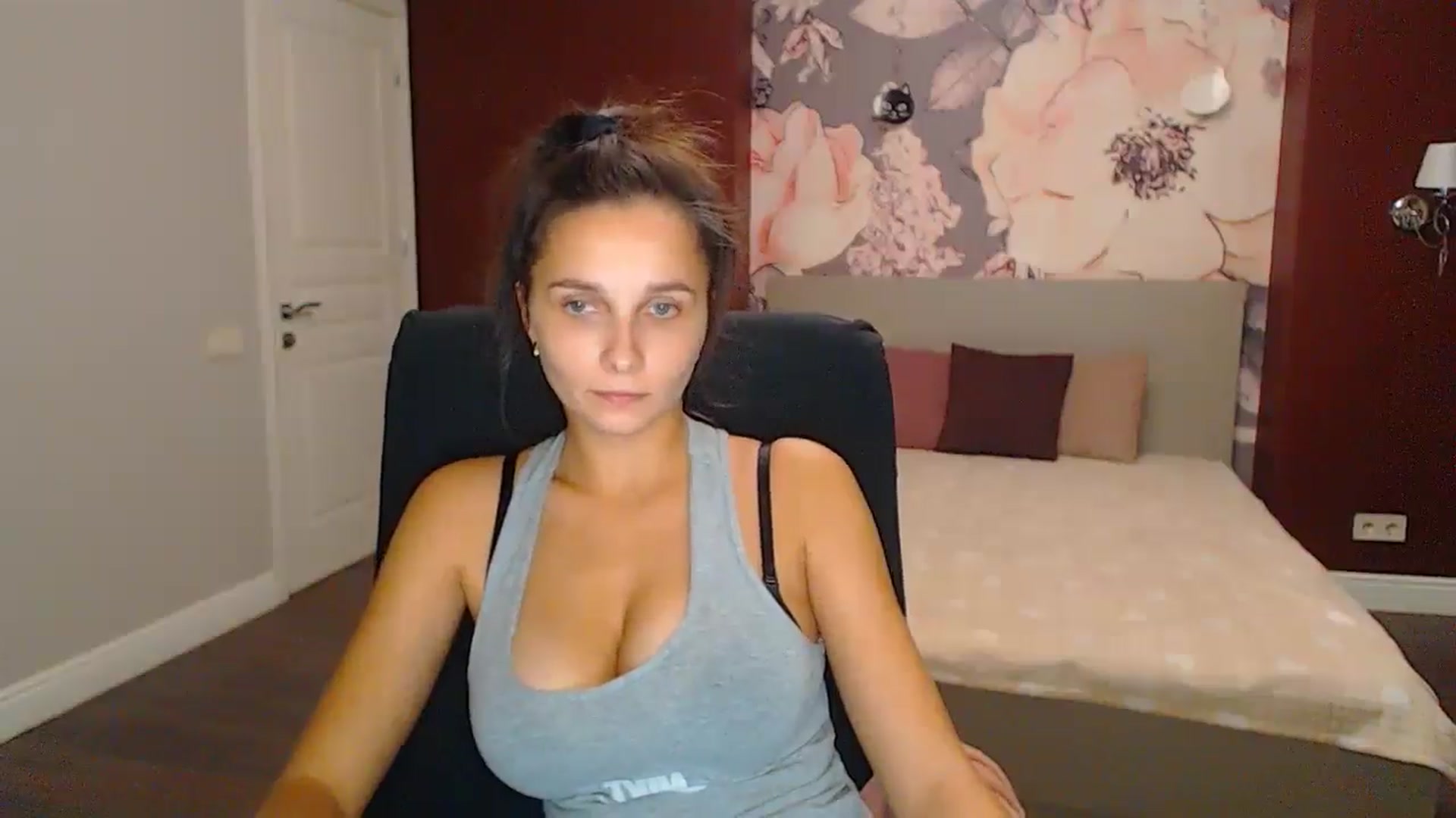 Gallery image thumbnail from Karina_Mils's myfreecams stream on, 11/10/2024, 19:21 image 10 of 20