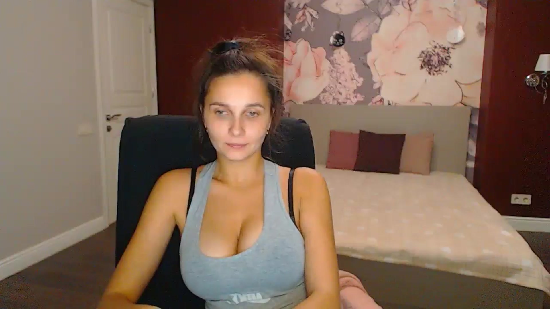 Gallery image thumbnail from Karina_Mils's myfreecams stream on, 11/10/2024, 19:21 image 8 of 20