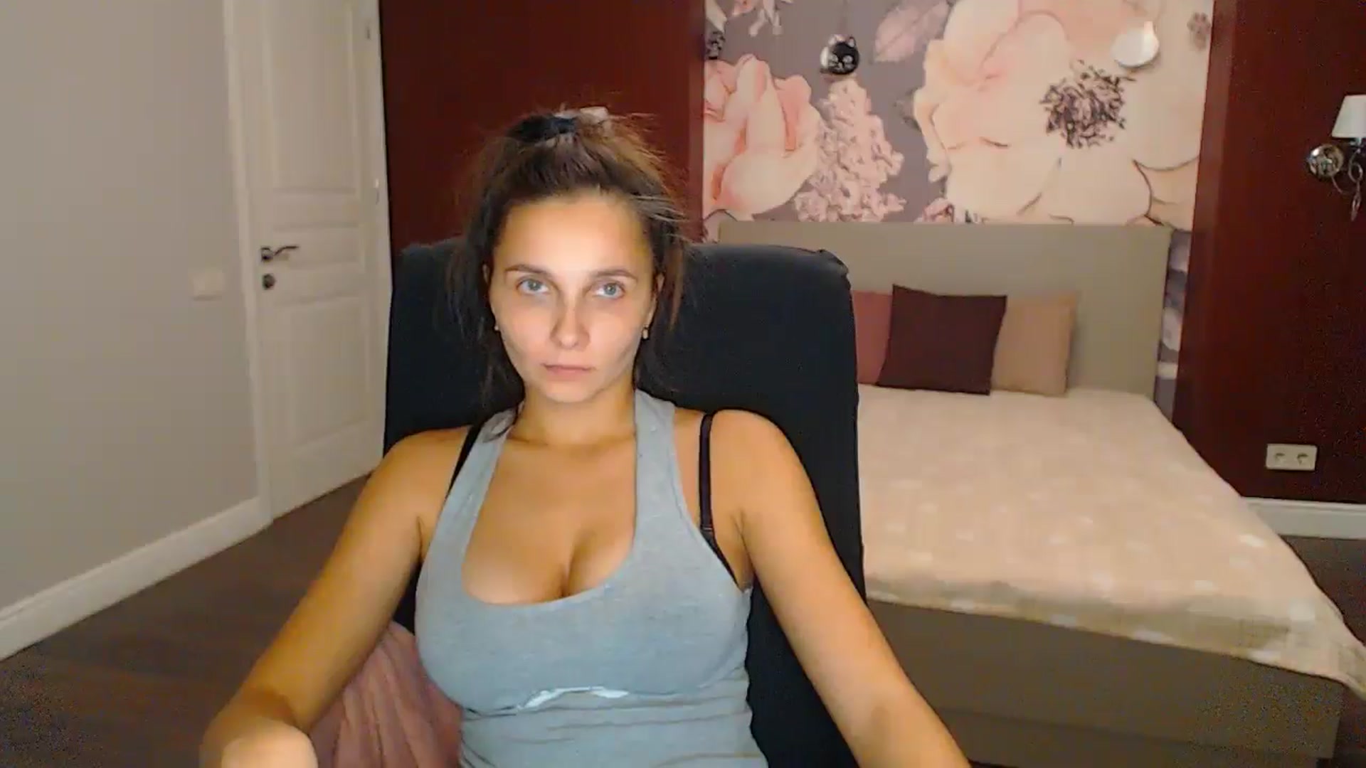 Gallery image thumbnail from Karina_Mils's myfreecams stream on, 11/10/2024, 20:21 image 8 of 20
