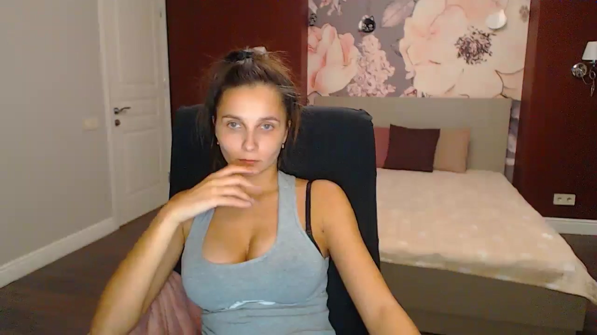 Gallery image thumbnail from Karina_Mils's myfreecams stream on, 11/10/2024, 20:21 image 11 of 20