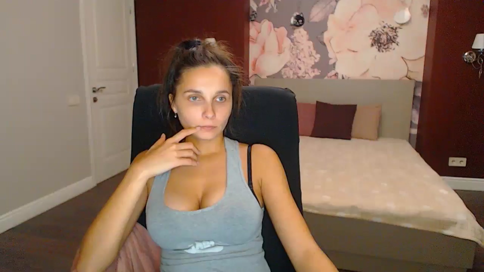 Gallery image thumbnail from Karina_Mils's myfreecams stream on, 11/10/2024, 20:21 image 3 of 20
